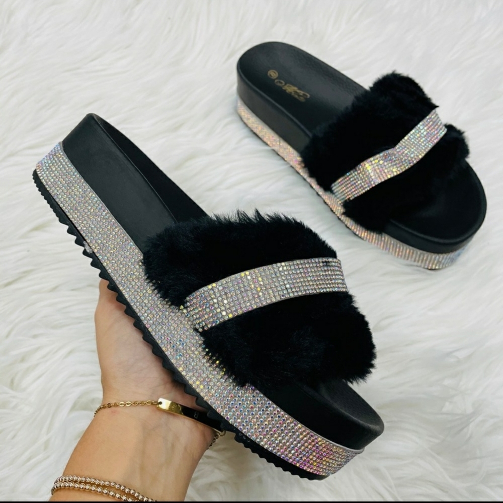 ‼️CLEARANCE PRICE FIRM‼️Black Faux Fur Rhinestone Platform Sandal🔥 - Picture 2 of 6